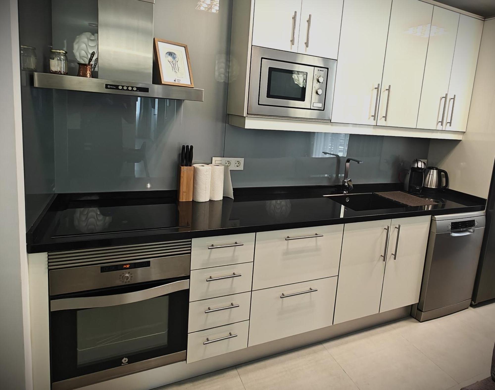 Sun Apartment - 3 Bedrooms, Priv Parking, Pool, Ac, Tv Channels, Fibre Net Los Cristianos  Exterior photo