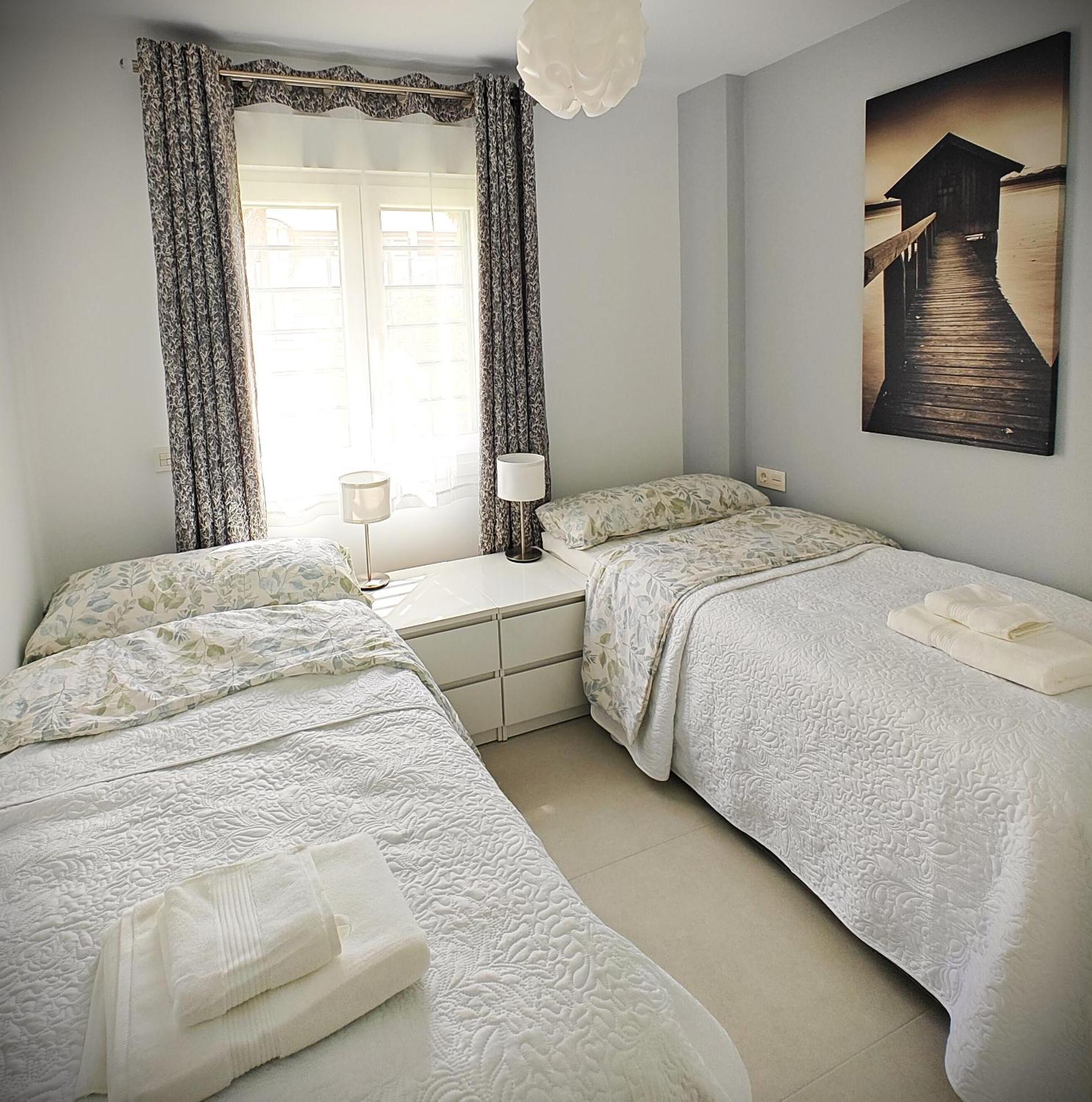 Sun Apartment - 3 Bedrooms, Priv Parking, Pool, Ac, Tv Channels, Fibre Net Los Cristianos  Exterior photo